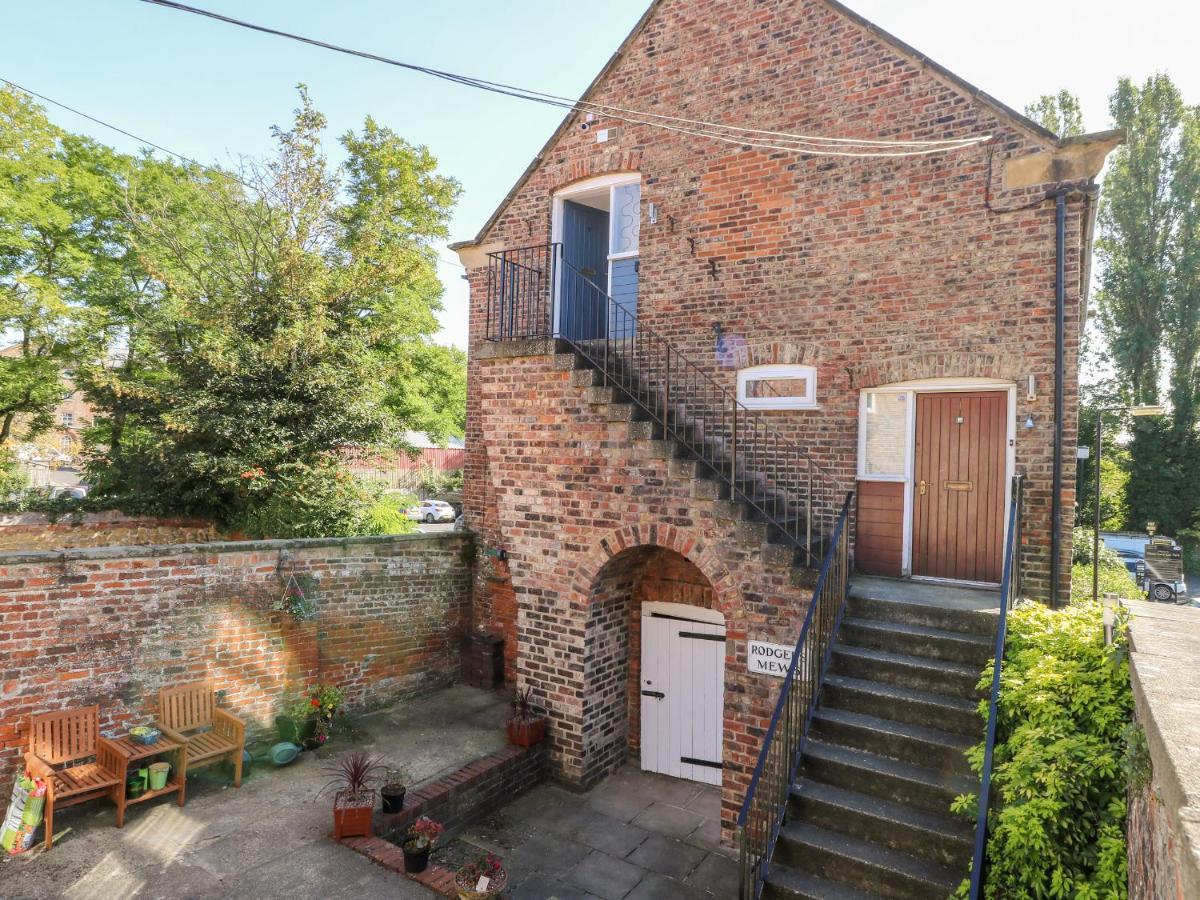 2 Rodgers Mews Malton Exterior foto